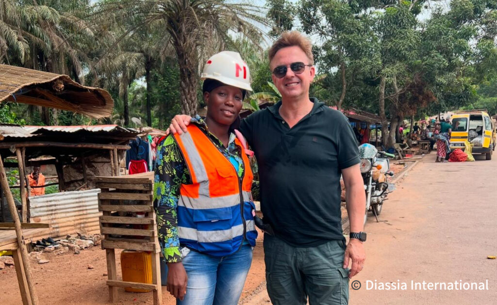 Mariama Camara recorre todos los días 15 kilómetros para ir a trabajar en las minas de Bauxita. (Boffa-Rep Guinea)